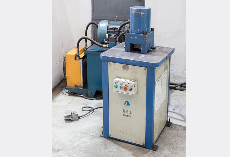 液壓剪角機(jī).jpg